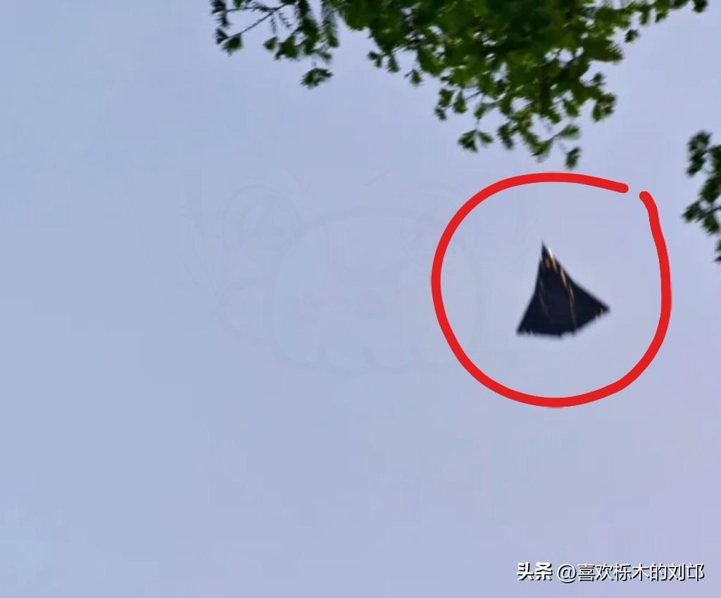 成都上空画面流出
歼-36这次带的“新搭档”，才是真正改变规则的东西。

成都网