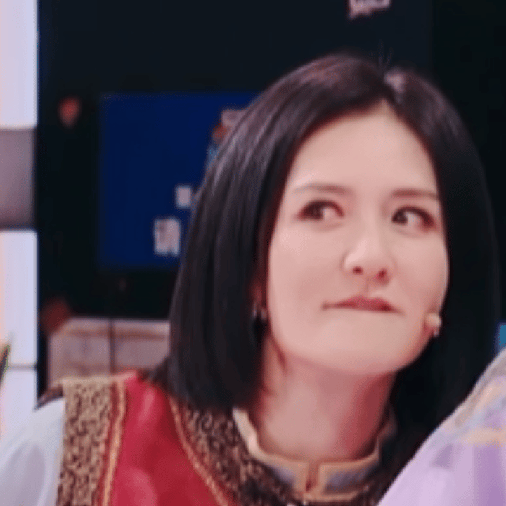 谢娜喊话薛之谦挺神的哈，看人家快翻车了才出来喊话，以前咋不喊呢？让薛之谦给张杰道