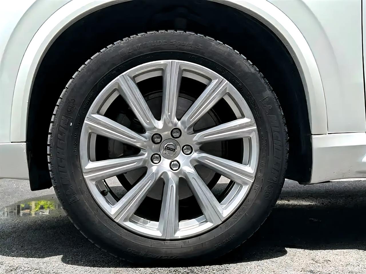 这台xc90已经跑了23万公里多，快24万公里了。这是一台18年4月上牌18款沃