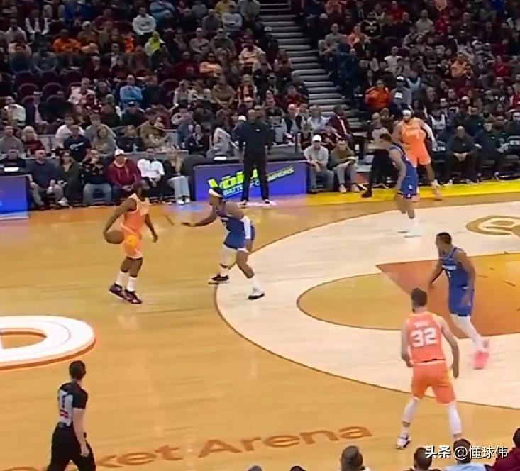 登哥的价值！班凯罗谈哈登：

“骑士没有哈登的时候。”

“我们可以针对米切尔。