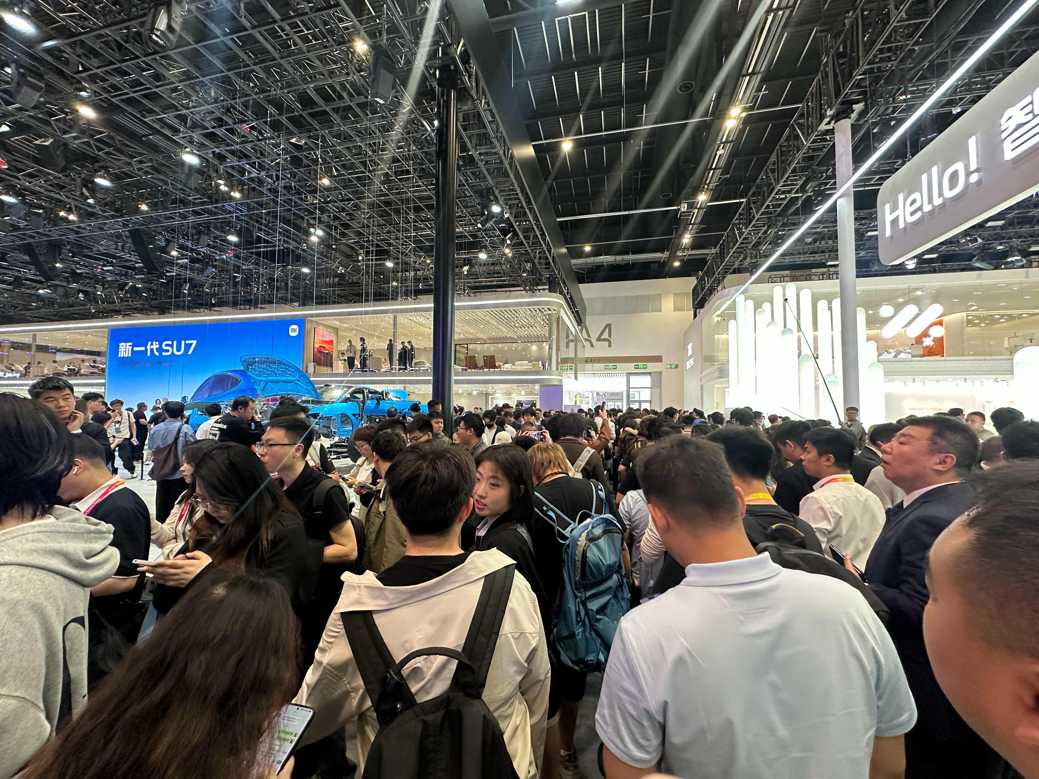 2026北京车展 小米展台挤爆了，猜猜这是在干嘛北京车展看新SU7真材实料