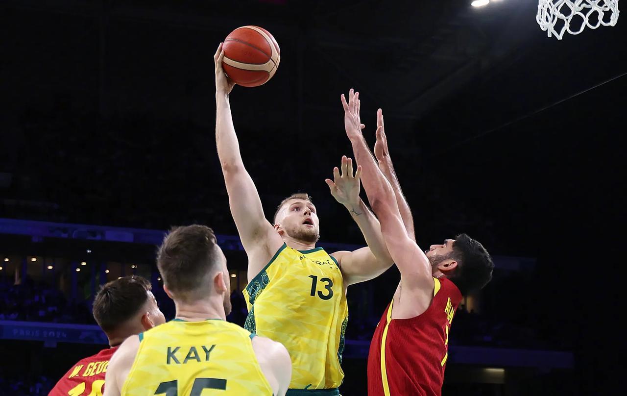 🏀 7月27日，巴黎奥运会男子篮球比赛正式开赛，首日四场比赛进行的四场比赛全部
