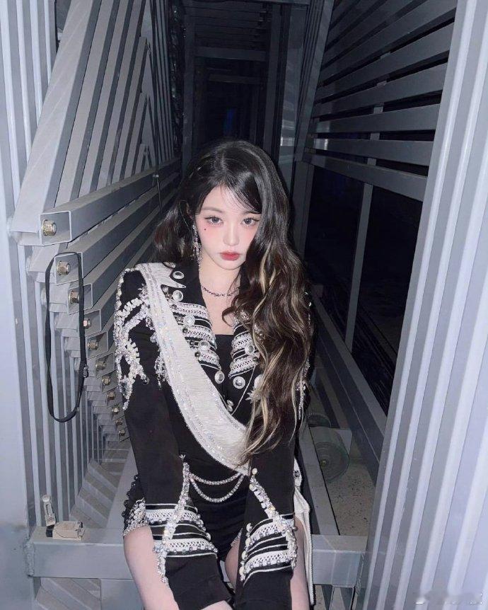 李俊昊张元英将担任AAA2025MC ​​​李俊昊张元英将主持aaa2025李俊