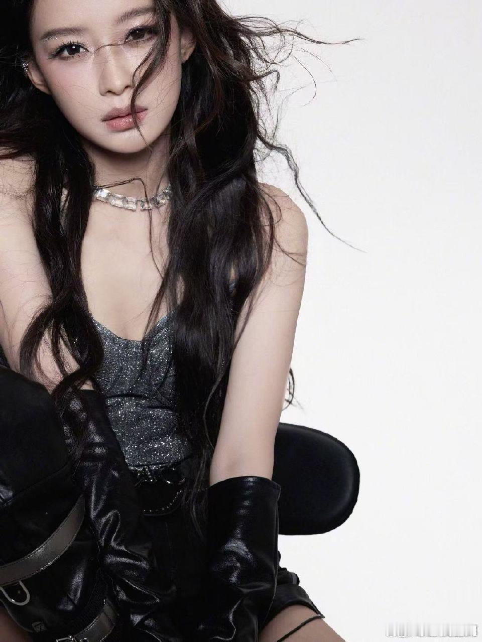 乌兰图雅是孙怡的快乐源泉乘风2026真的会被两人笑到！乌兰图雅魔性又耿直，长在孙