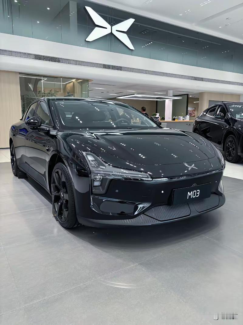 看着隔壁的蔚来和理想都赚钱了，小鹏终于开窍了
毕竟旁边理想靠增程早就赚上钱了，蔚