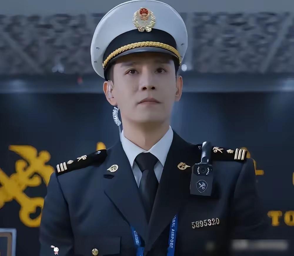 原来我们早就认识经超了 经超凭当年的这部《如懿传》“凌云彻”一角色才开始被更多观