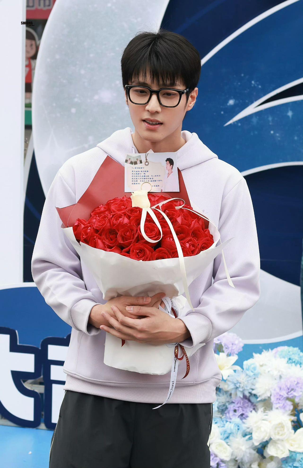 陈靖可 智性恋天菜 眼镜一戴，智商上线！陈靖可《致我那菜市场的白月光》里的学霸造