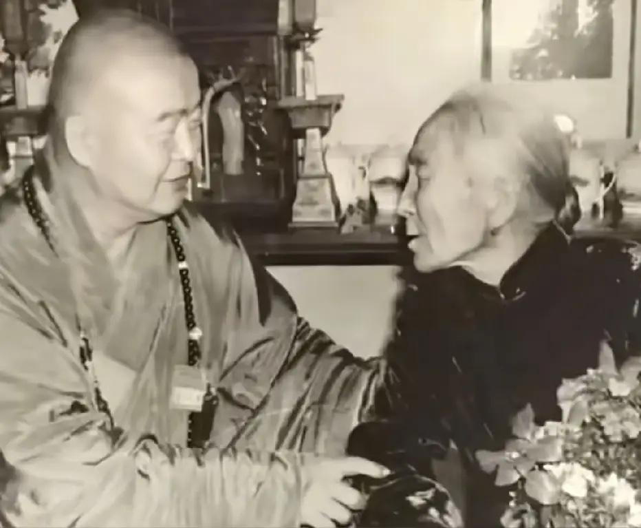 1989年，星云大师与分隔40年的母亲李玉英团聚时的一幕，星云12岁出家，194