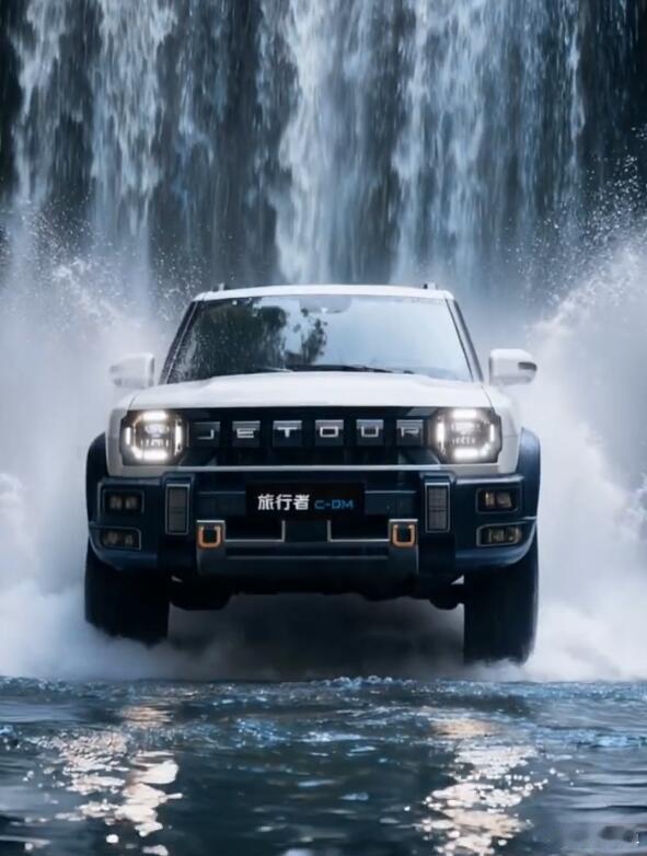 旅行者这车，现在街头见到的也越来越多了，价格不贵，颜值也挺高，方方正正的硬派SU