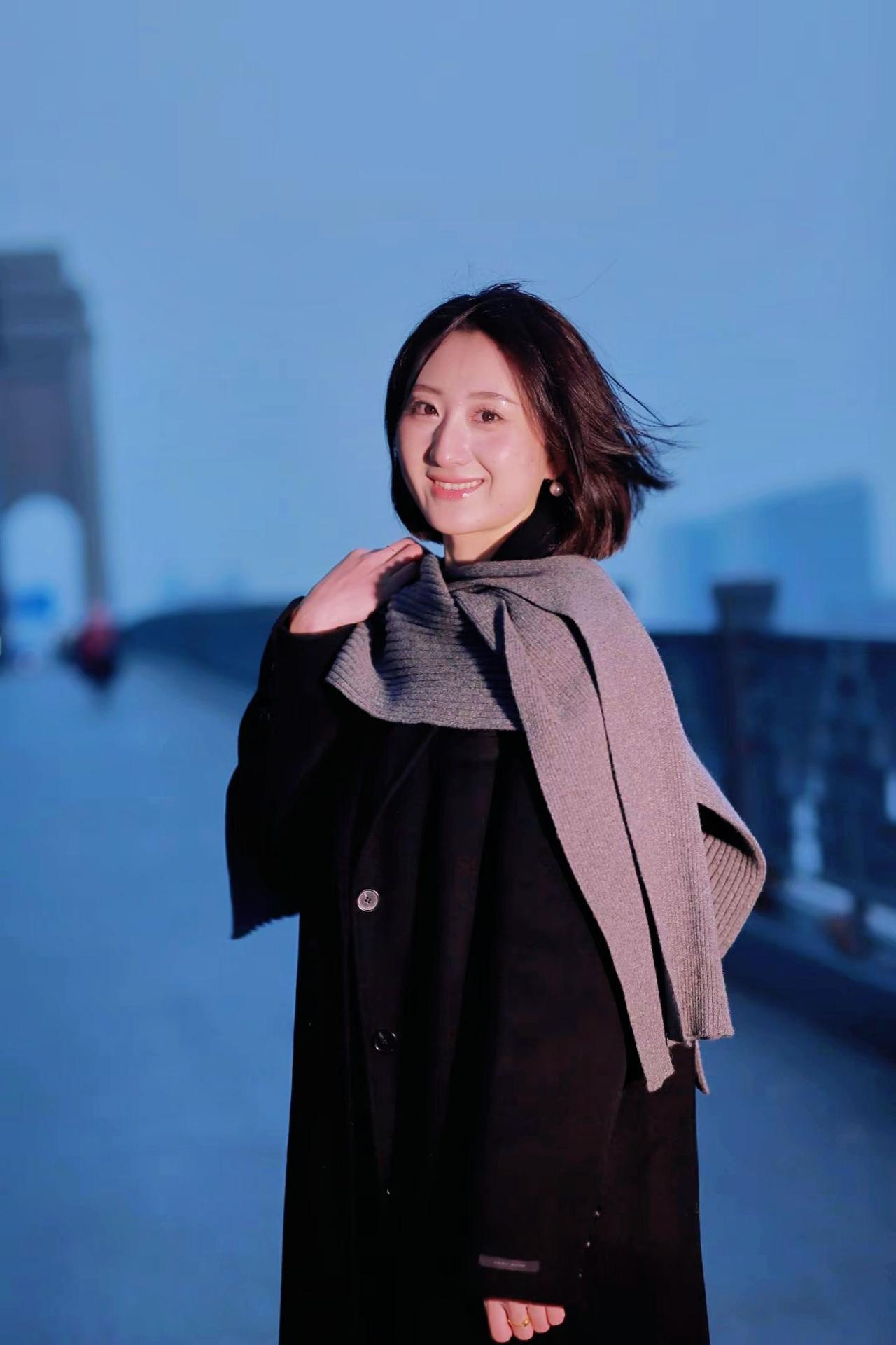 太原约拍跟拍晋阳桥夜景人像原创原图直出照片太原户外环境人像约拍跟拍优雅气质