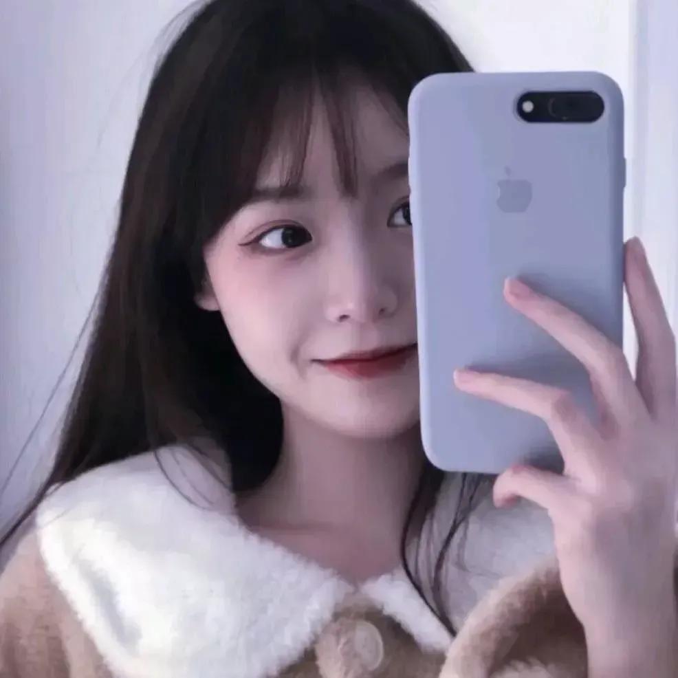 镜中人影，浅笑如春。于风景中见自己 轻纱雾影照 镜中影 宛若鏡中人 镜中人壁纸 