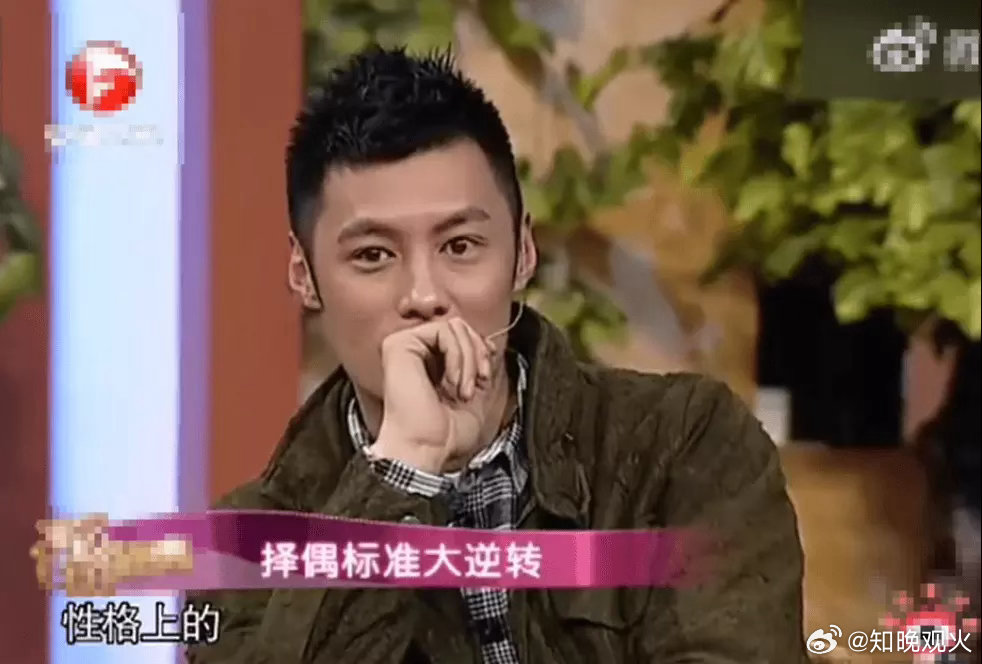 近日，余文乐宣布离婚，2011年，他曾在节目中谈择偶观，他说年轻时一定要漂亮的：