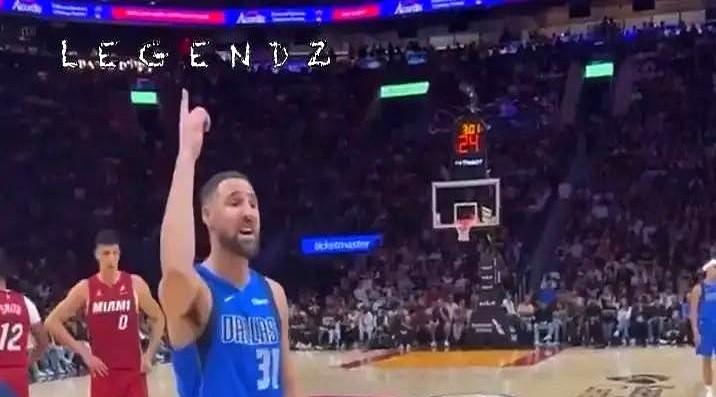 今天独行侠打热火，出事儿了——热火一个双向合同的小球员加德纳，居然骂克莱“废物”