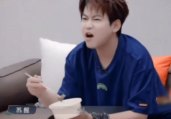 苏醒王栎鑫 自己的兄弟自己骄傲 不得不说苏醒王栎鑫说“兄弟负重前行换我岁月静好”