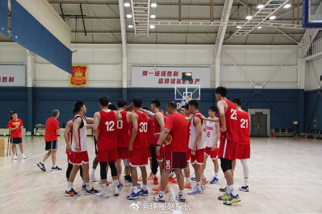 中国男篮团队已平安抵达西班牙马德里。 按照安排，中国男篮将在欧洲拉练期间参加四场