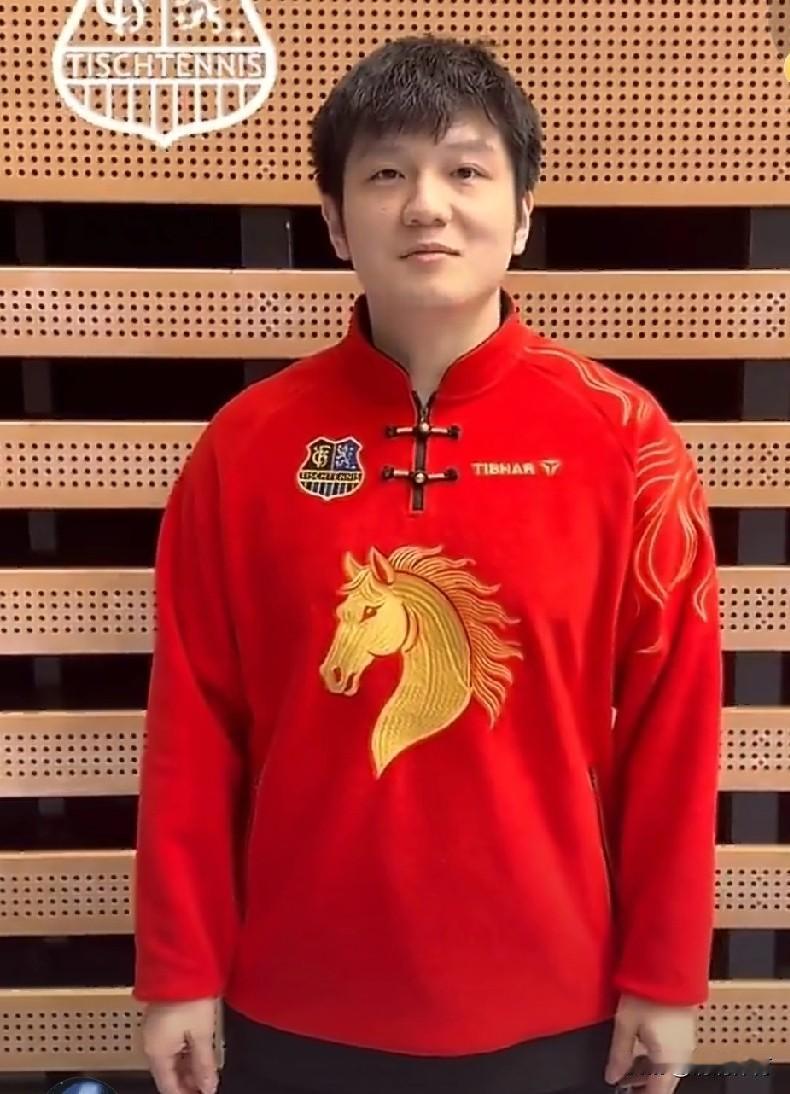 来自萨尔布吕肯俱乐部的中文新年祝福！[马思纯的微笑]
达科：新年快乐！
迈斯纳：