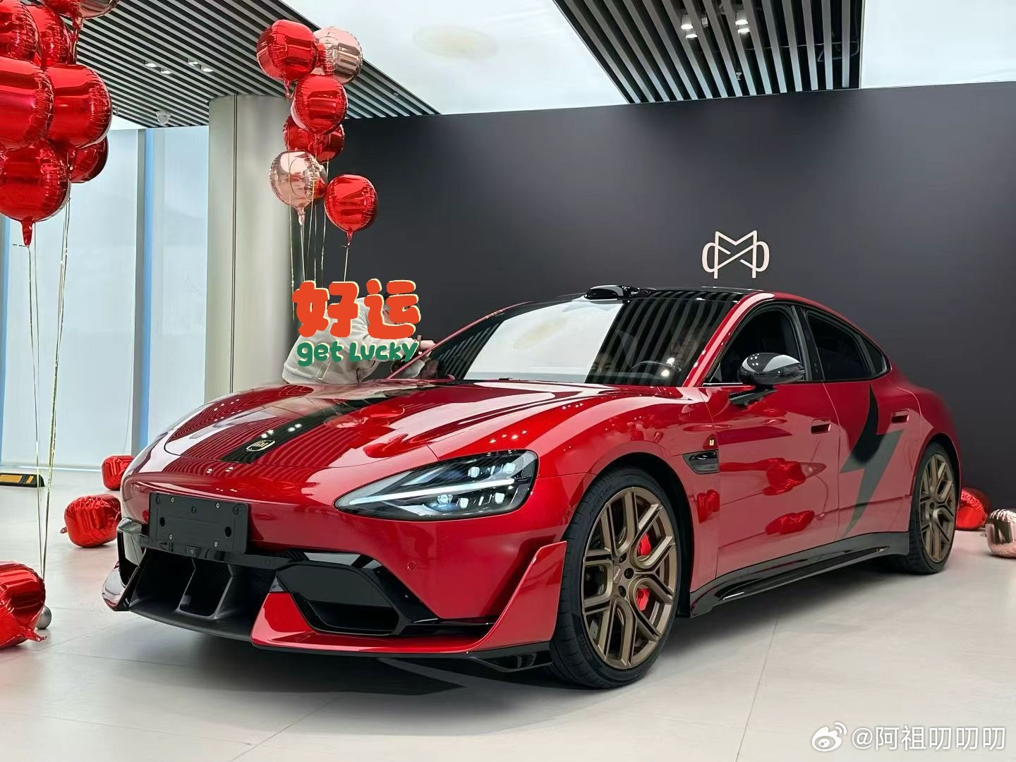 小米ultra定制版竞速红也交付了，哑光流金粉的车主有吗，让我看看