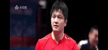 别觉得只是简单互动

樊振东把冠军喜悦第一时间递给王励勤，这就是把个人荣誉立刻变