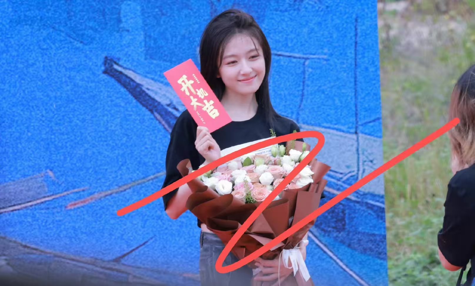 李兰迪海岛舒服日志开机生图李兰迪新剧开机生图，好美啊！ ​​​