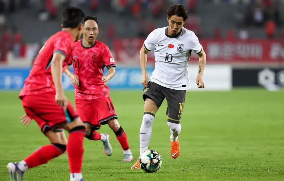 【董路称国足不适合请外教董路称国足最合适的主帅仍是李铁】北京时间7月7日晚，东亚