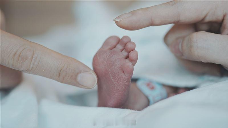 37岁爱雅官宣得子37岁爱雅生了！ 剖腹产下3100克儿子，当场痛哭：我也是妈妈