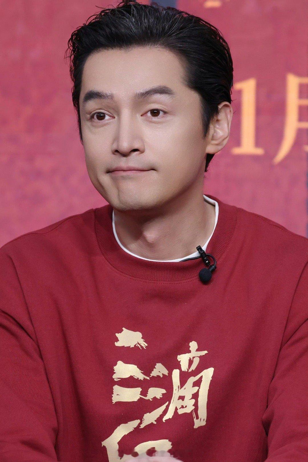 当全网都在玩梗时，胡歌用实力演绎什么叫