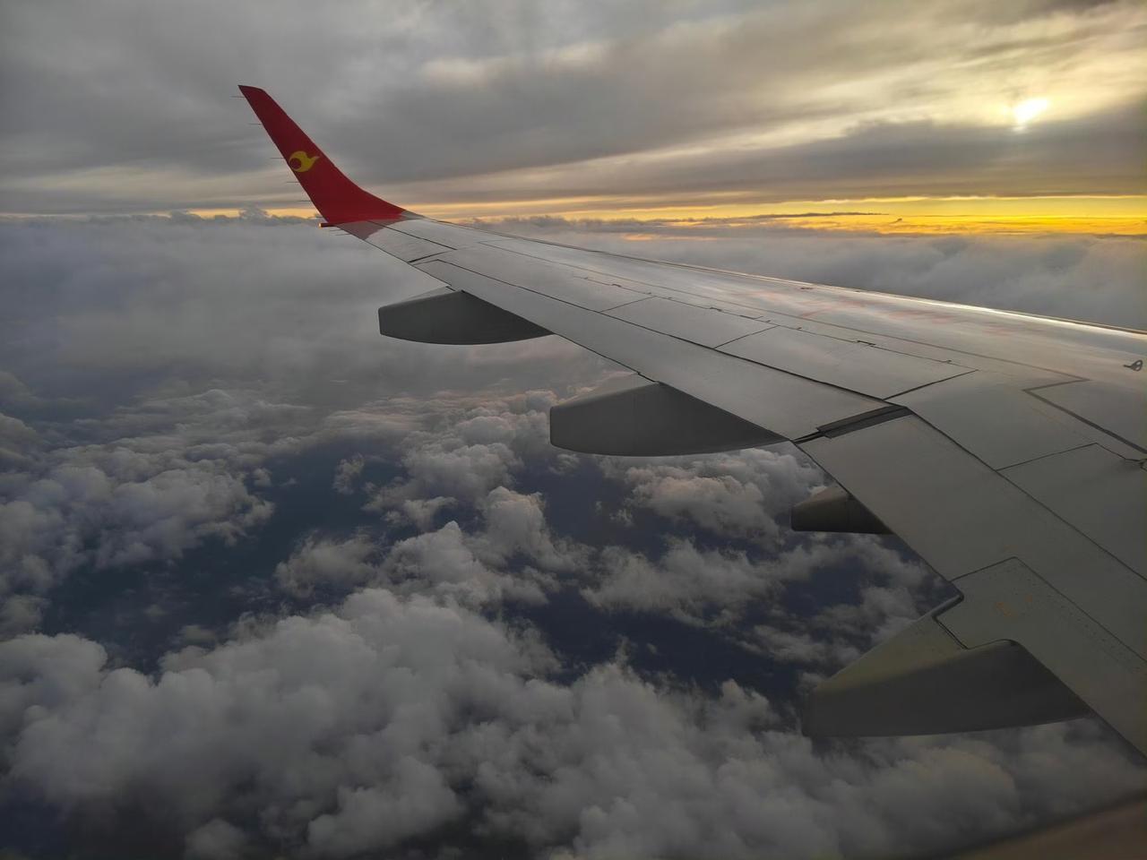 中国有9亿人没坐过飞机，这个数字一看吓一跳，仔细想想其实不稀奇。我们家，60后的