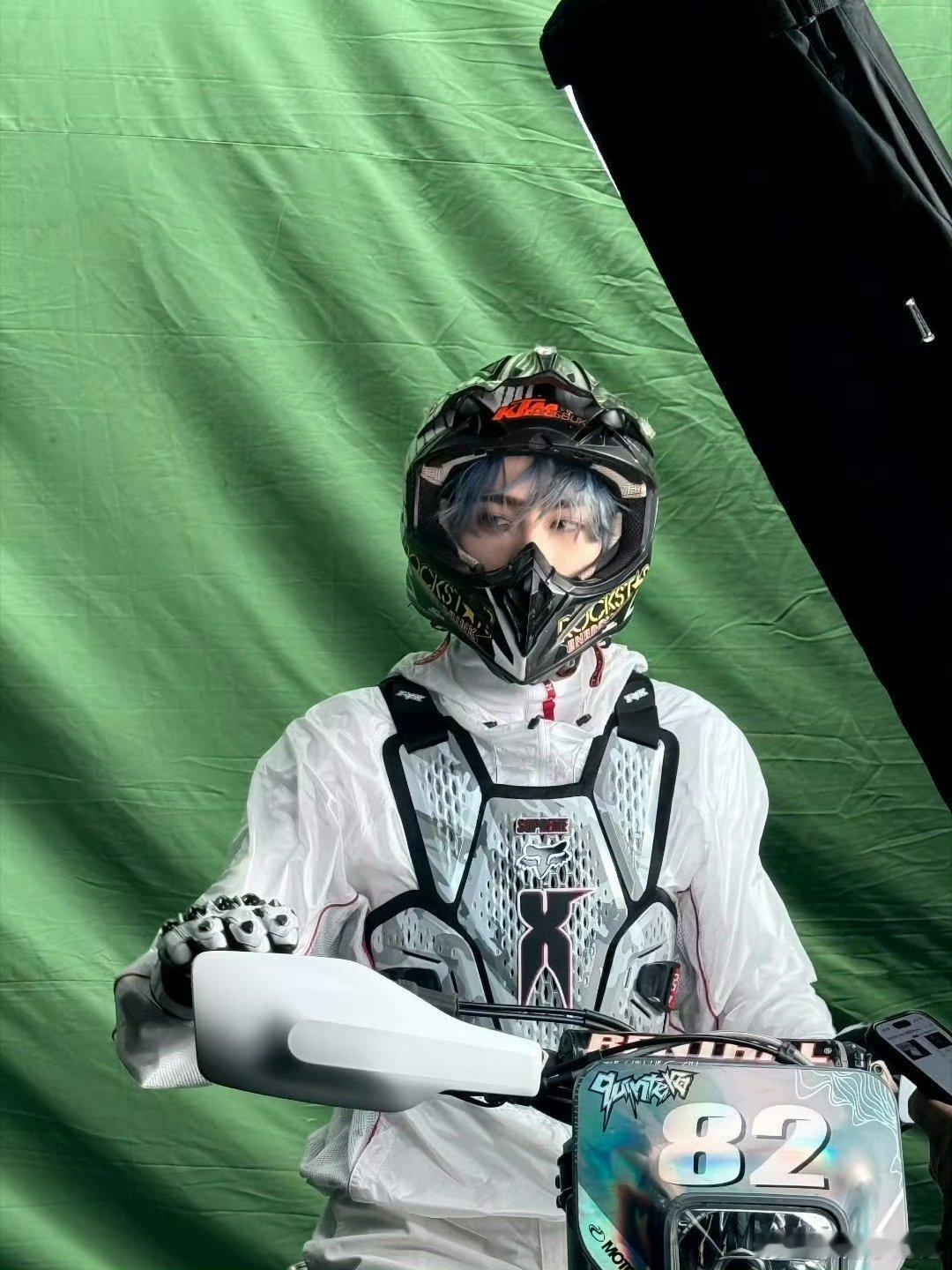 谁家扫楼还有打歌舞台看扫楼惊喜加载中！威神V空降现场，舞台直接搬到眼前～零距离感