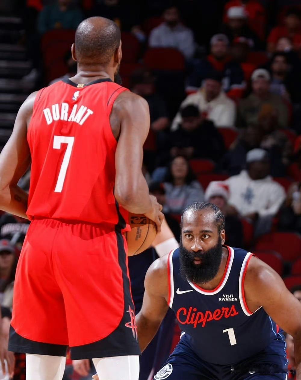 哈登原本有意回火箭？
哈登加盟骑士的交易已经完成，但是爱挑事的人们可没打算就此作