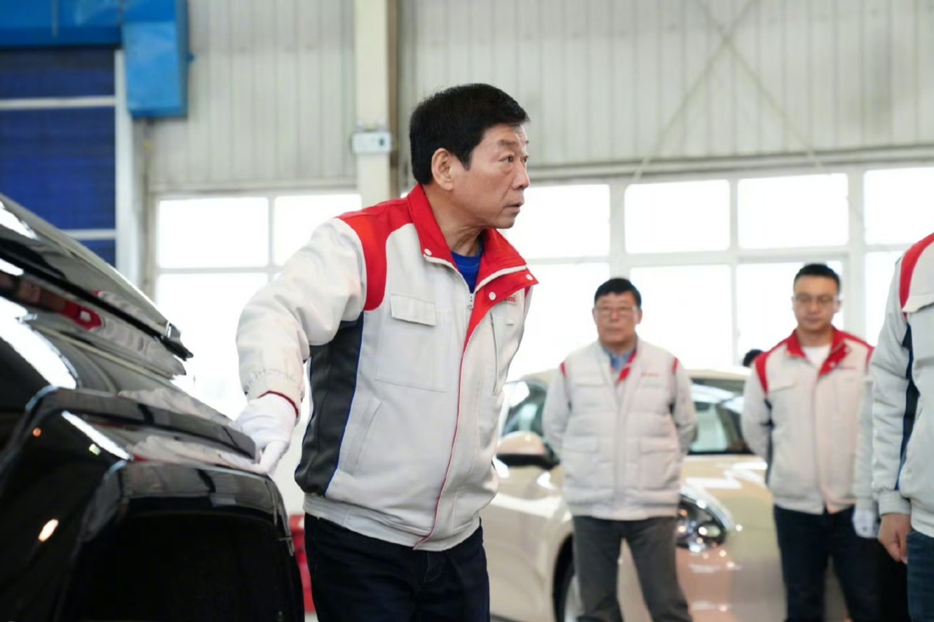 长城汽车每周雷打不动，坚持21年的“评车会”，明天将迎来第1000次。出发保定，