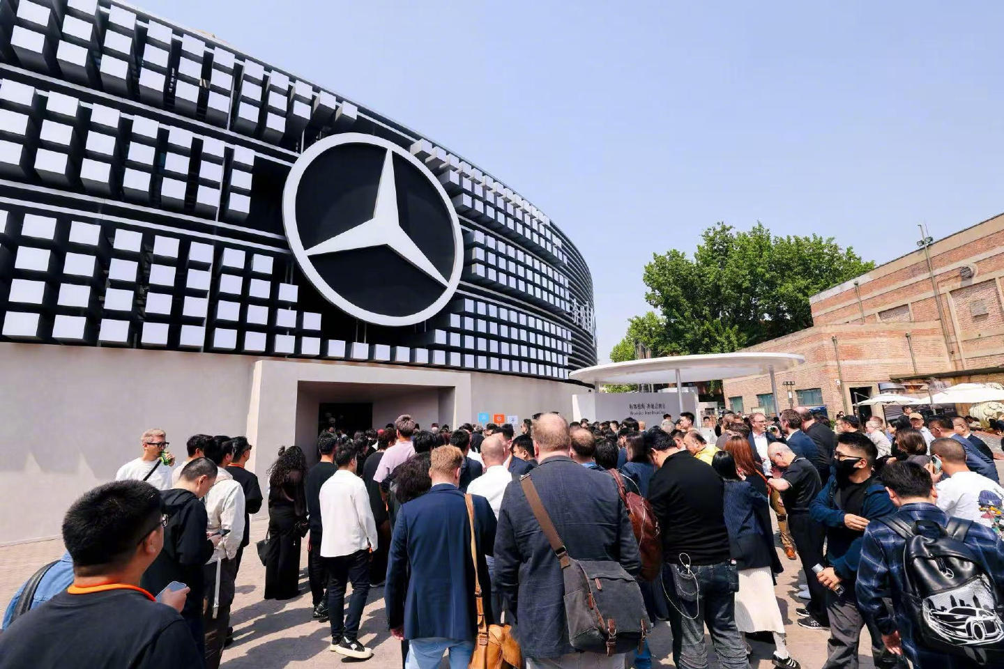 【回望百年造车底蕴，奔驰140年 于北京车展擘画豪华新未来】作为汽车工业的奠基者