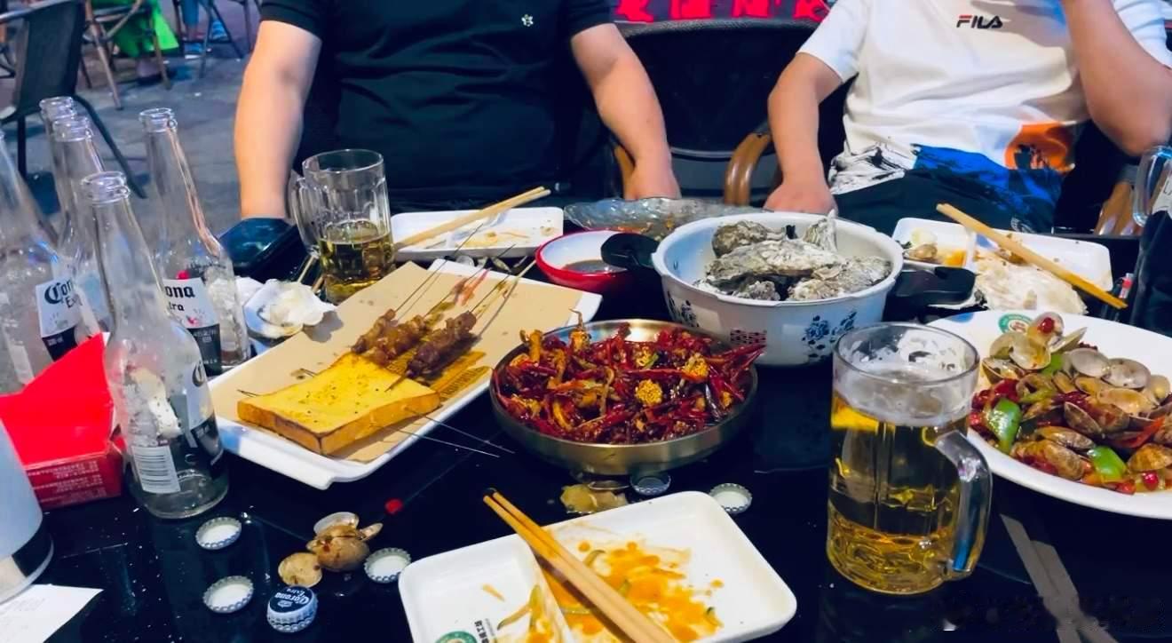 ━━━━━━━━【每日复盘】━━━━━━━━✔ 市场回顾：市场震荡反弹，深成指涨