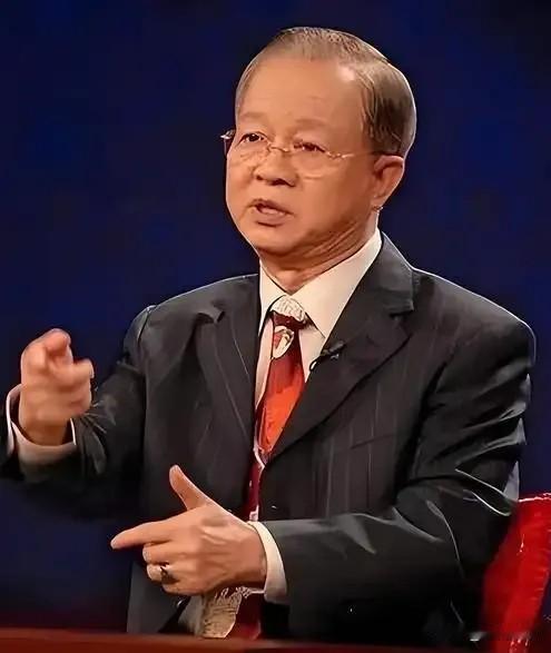 曾仕强说：
"经常挑你毛病的人，不是为你好，而是在打压你、控制你、欺负你。他是想