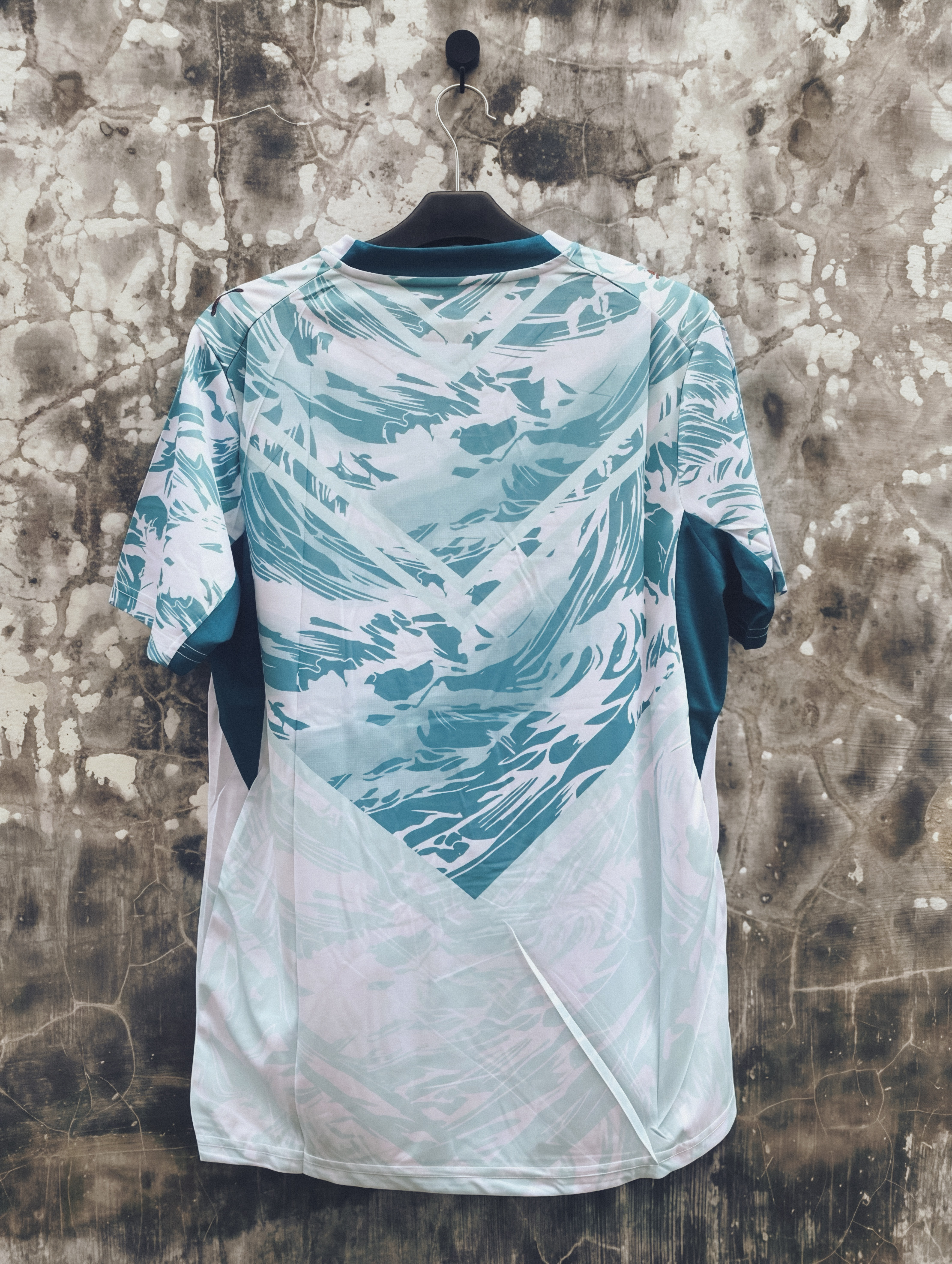 葡萄牙世界杯客场球衣发布 🛑 葡萄牙国家队在社交媒体的一段视频中展示了彪马设计