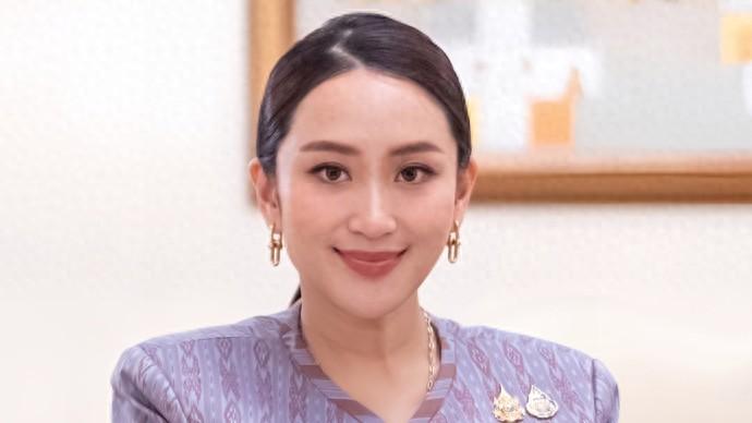 洪玛奈即将登上北京93阅兵主席台，如果佩通坦缺席，泰国就会比柬埔寨低一头
 
泰