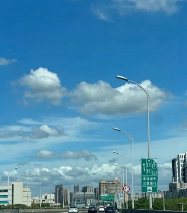 紧急通知一声
大家做好准备！
 
7月15日正式进入头伏，大家一定要重视，马虎不