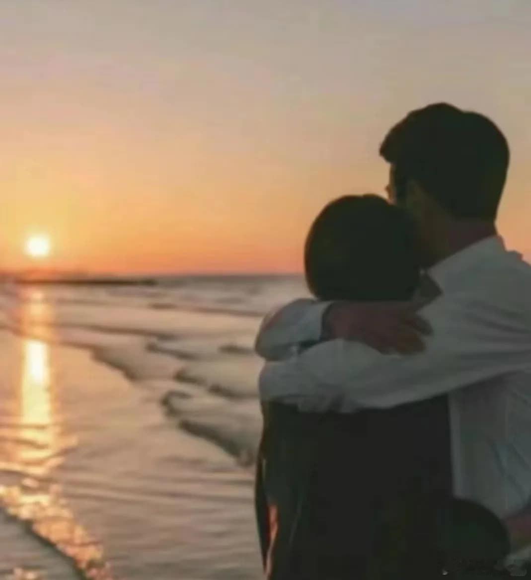 很喜欢的一段话:\"入了心的人，见与不见依然想念，动了心的情，分与不分都会惦记，