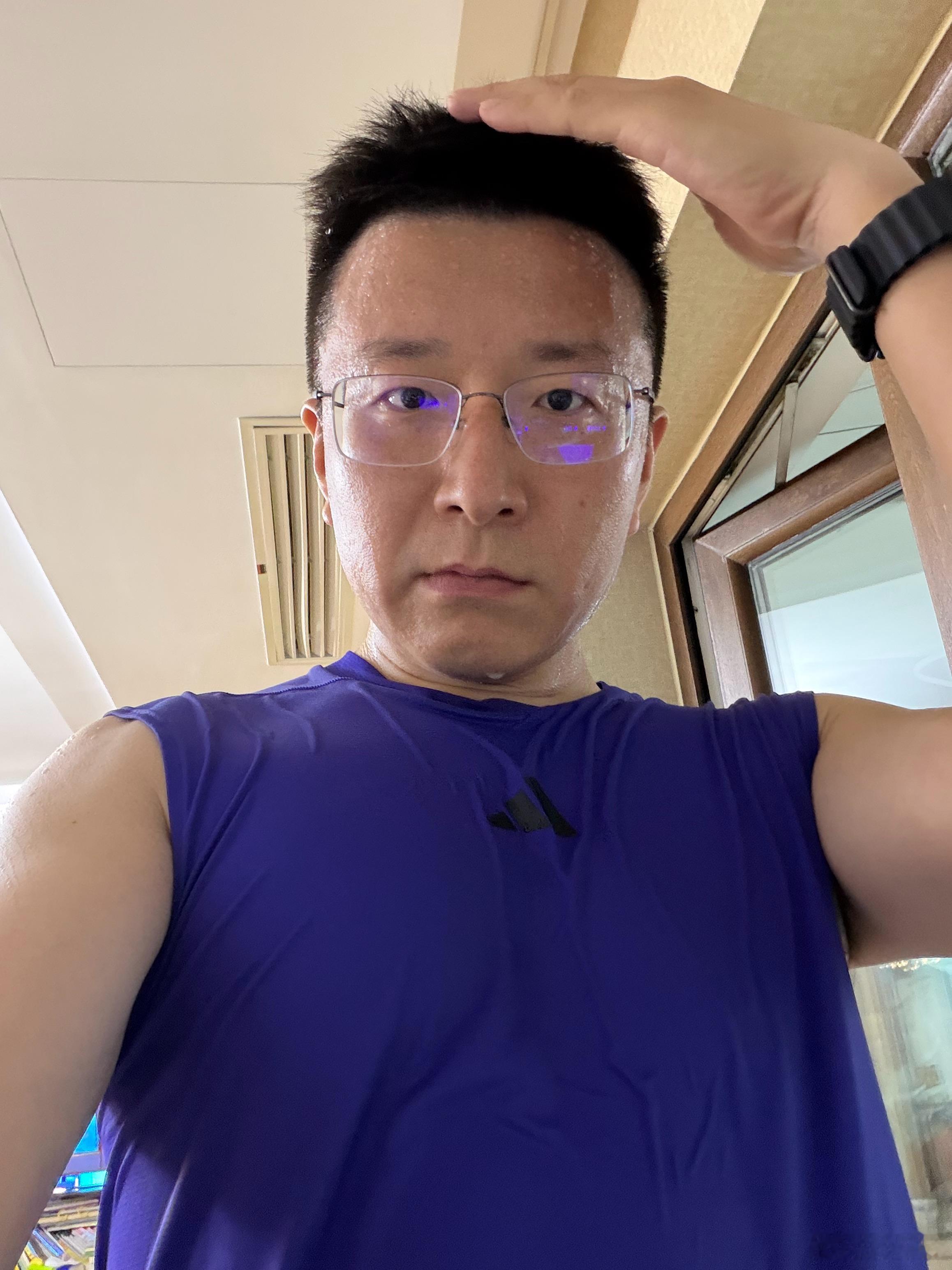 坚持的力量春节开始每天挑战50俯卧撑控制心率开始跑5-10KM自己感觉有点效果再
