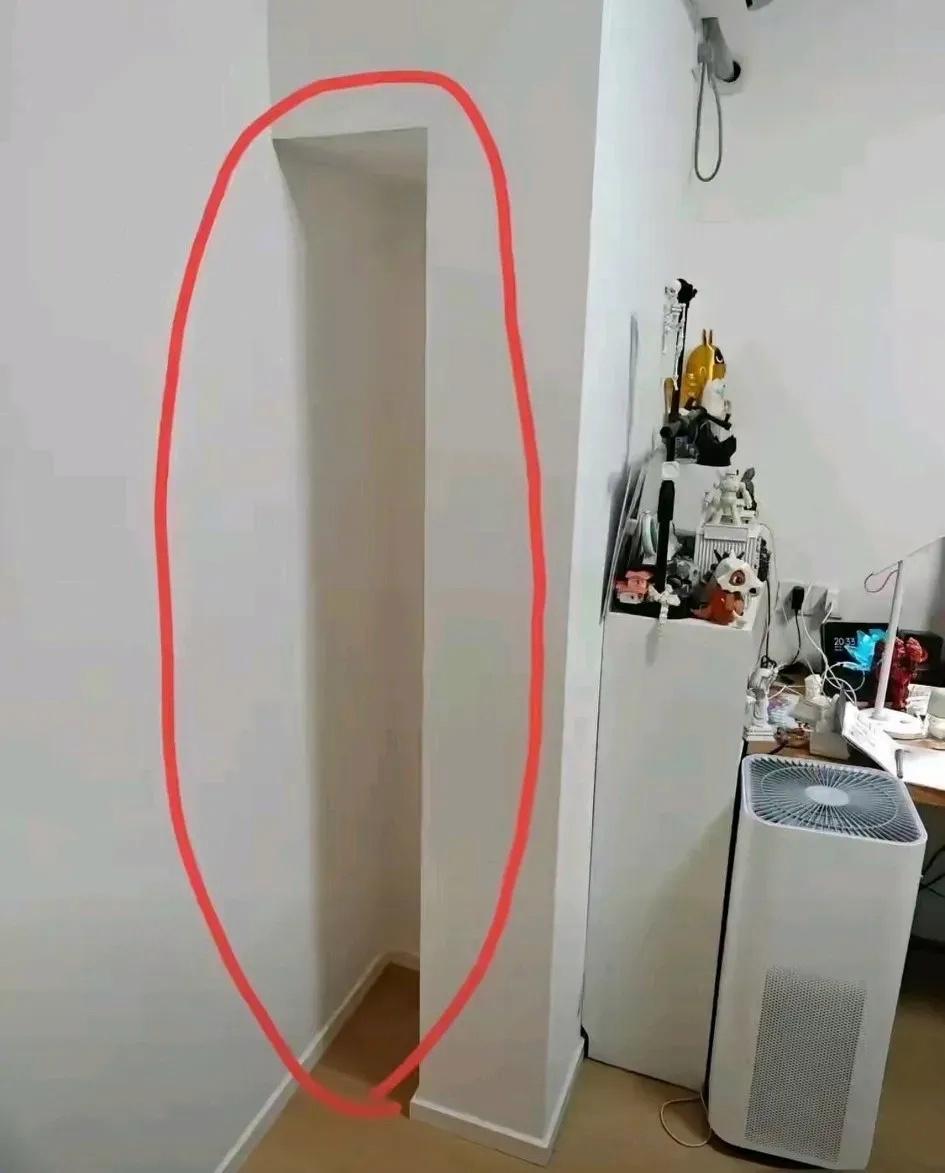 家里的房子有这么一块区域不大，怎么看怎么闹心，想着怎么改造一下，计划了好几样，目