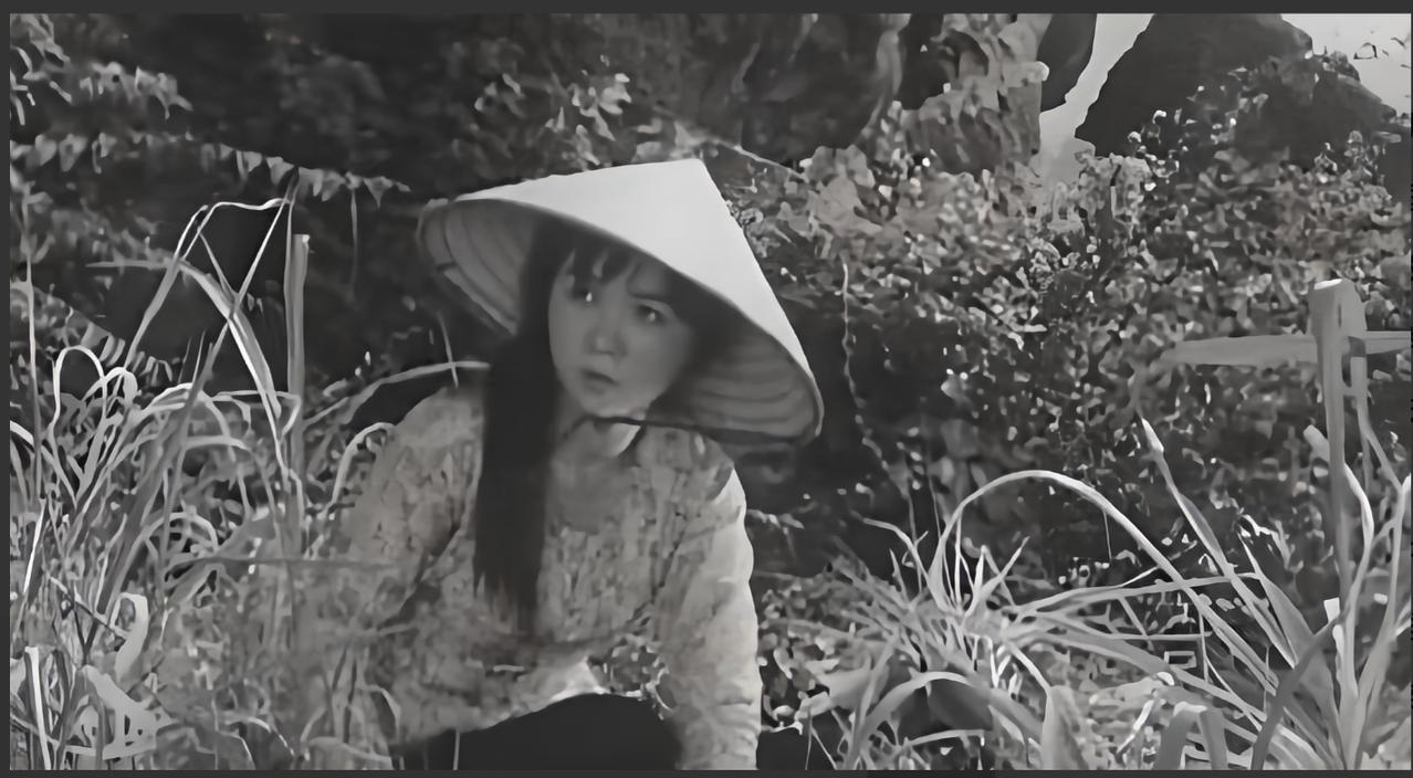 1975年，上百名美军惨死在越南美女特工阮文慧手下，美军悬赏10万未果。谁能想到