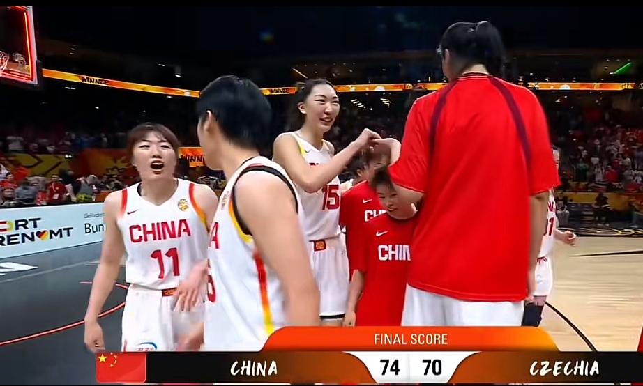 昨晚（6日）世界杯女篮
中国在加时赛险胜捷克74:70
中国女篮存在很多问题，捷
