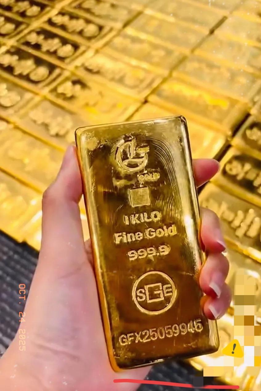 昨天亏本卖黄金那批人，
今天估计要哭了，
不是金价暴涨了，而是
 
今天一开盘金