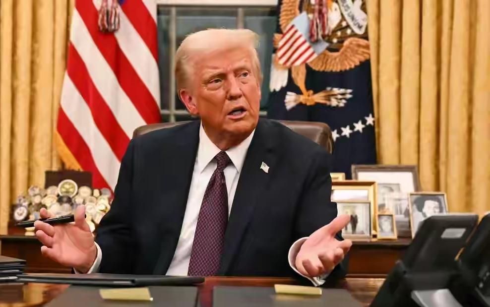 特朗普面对此局，一时想不明白。两艘核动力航母停在波斯湾入口，几百架先进战机随时待