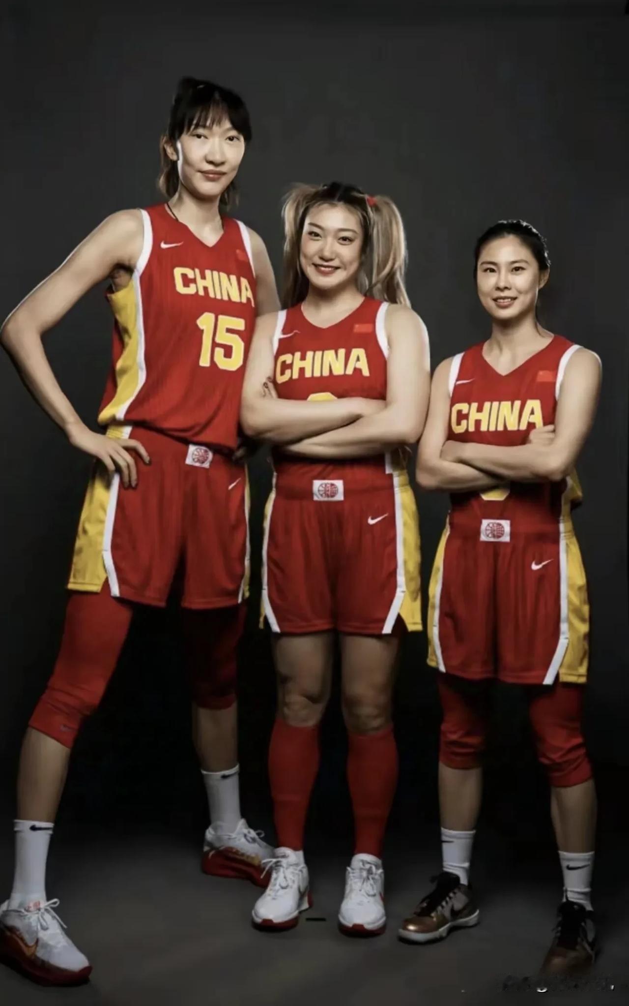 终于等到你，中国女篮，联赛常规赛揭幕战来了，今晚七点半，四川女篮对决江苏女篮，国