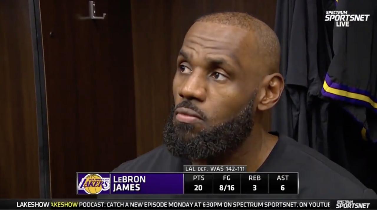 詹姆斯被问：给自己的表现打多少分？老詹回答：让球迷打吧，我爱他们！

上一场湖人