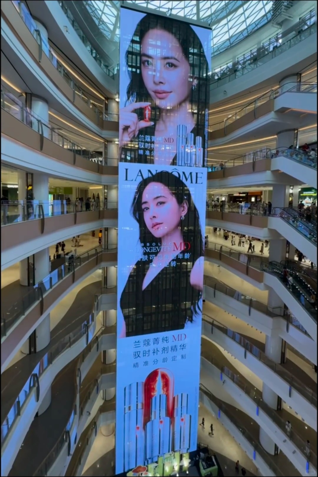 好喜欢兰蔻给蔡依林铺的巨无霸地广😍 