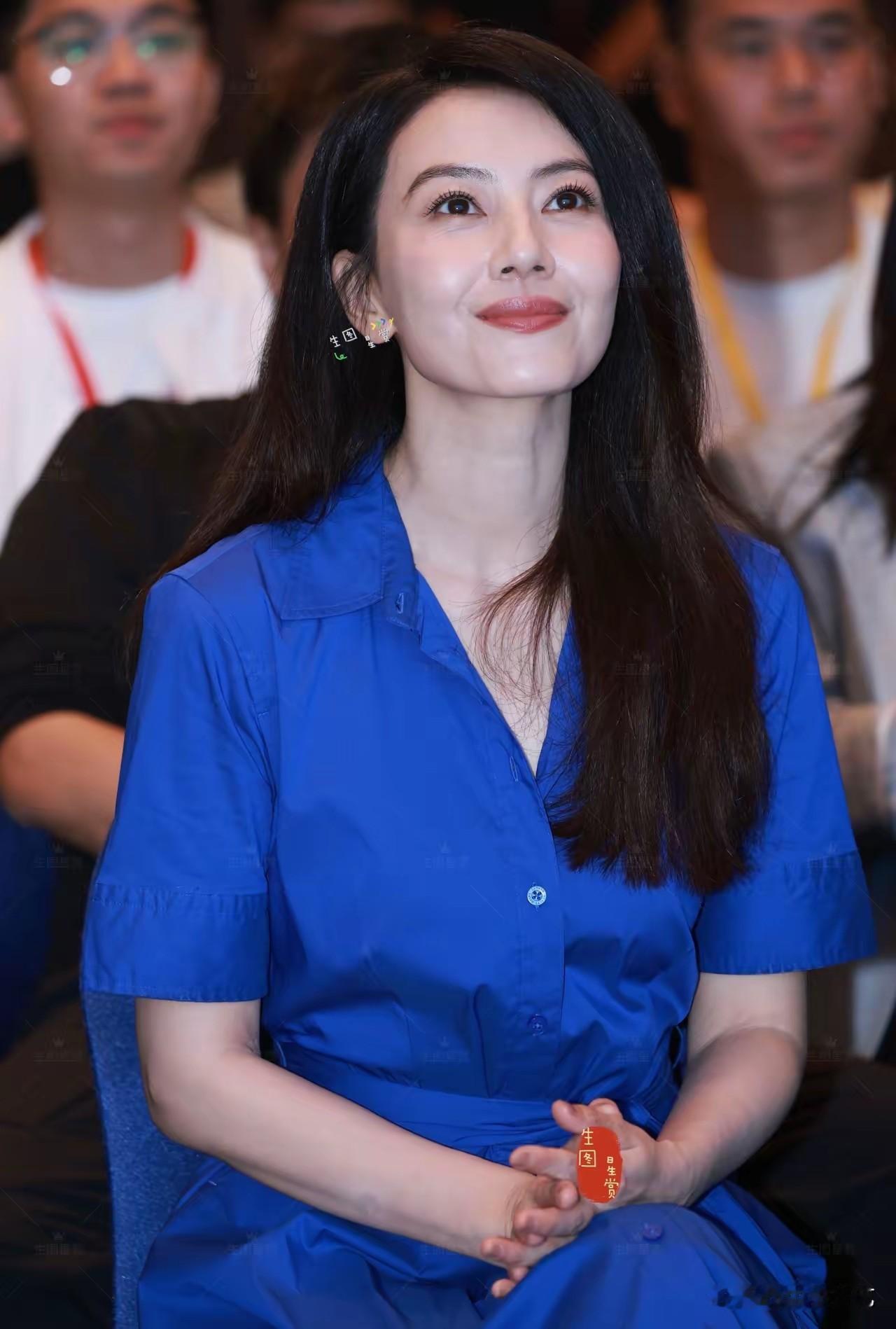 “回眸一笑百媚生，六宫粉黛无颜色。”
就算李师师和赵飞燕在世也应后退三步！