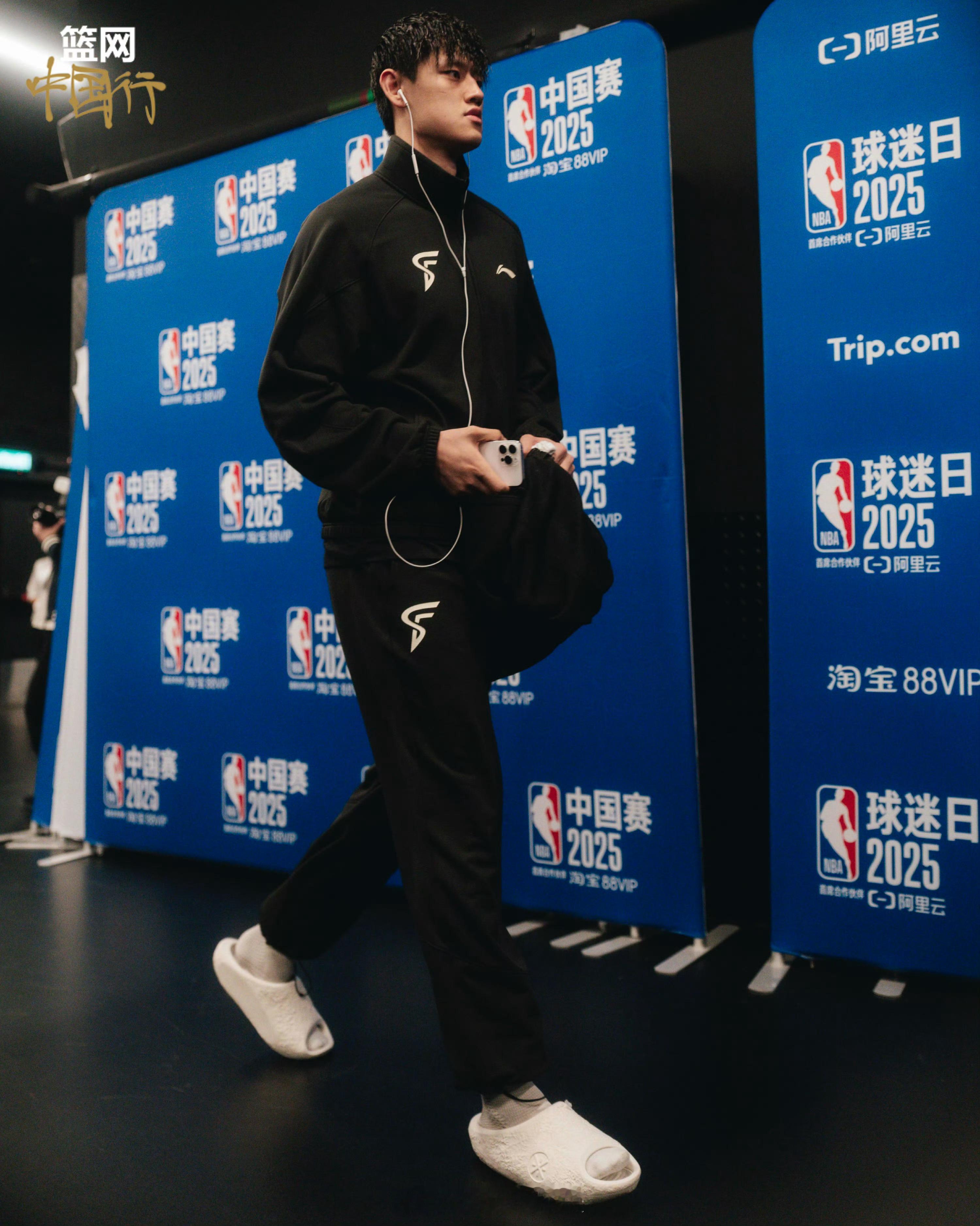 等待小曾今晚登场，他身上的个人logo各位觉得怎么样[doge]nba中国赛  