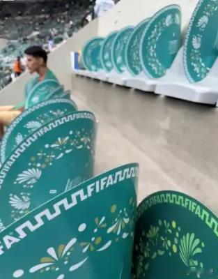 球场上的比赛还没开踢，义乌的“比赛”早就进入加时了。这届世界杯，你手里挥舞的旗子