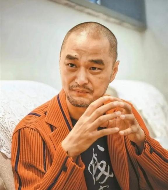 “身家上亿”的北京协和医学院博士冯唐，语出惊人：“只有穷人，才会痴迷技术，只有笨